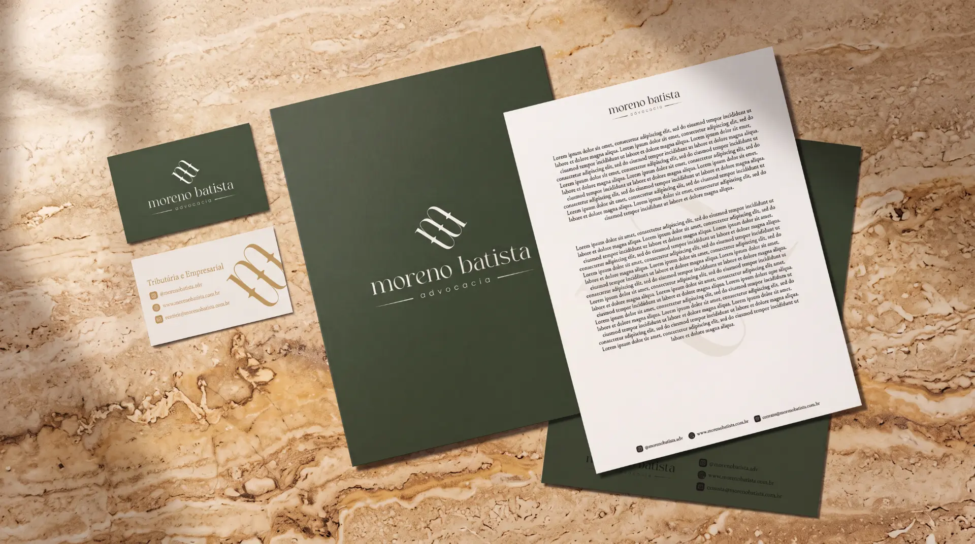 Conjunto de papelaria: pasta, papel timbrado e cartões